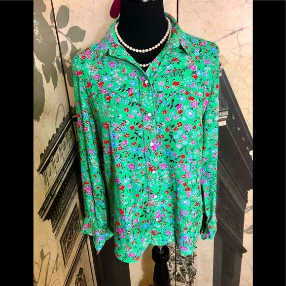 Beautiful feminine blouse by Levi’s size small - Picture 1 of 2